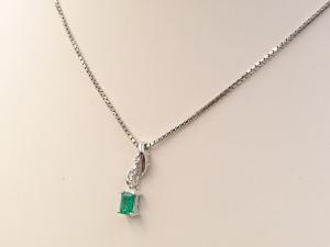 K18WG エメラルド 0.27ct ダイヤ 0.04ct ネックレス 3.8g